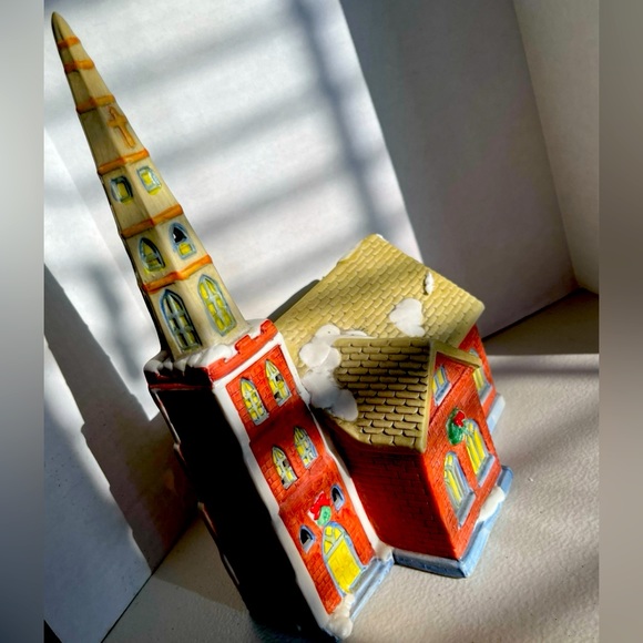 Dickens Of London Porcelain Collectable Lighted Church - Picture 1 of 12